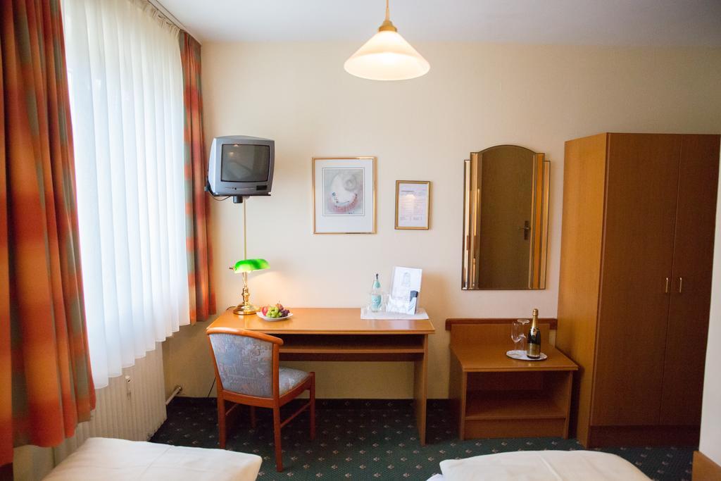 Hotel Cosima Vaterstetten Habitación foto