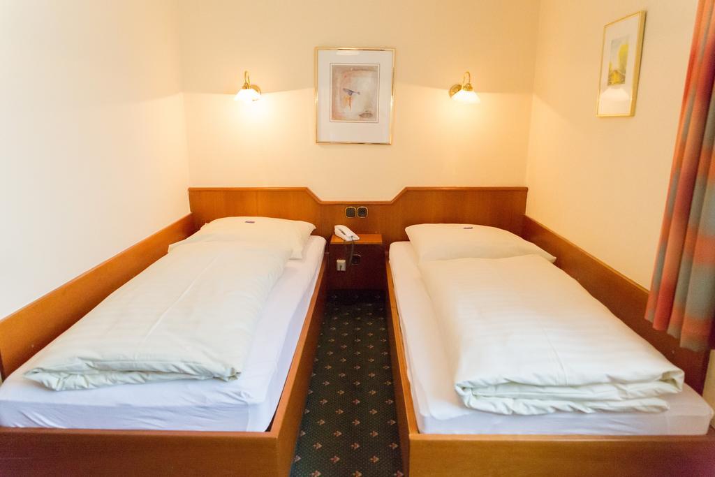 Hotel Cosima Vaterstetten Habitación foto